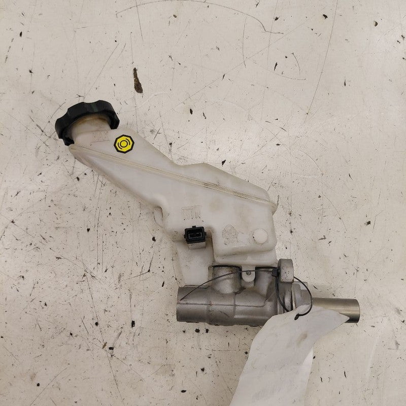 Brake Master Cylinder Fits 16-20 Kia Sorento