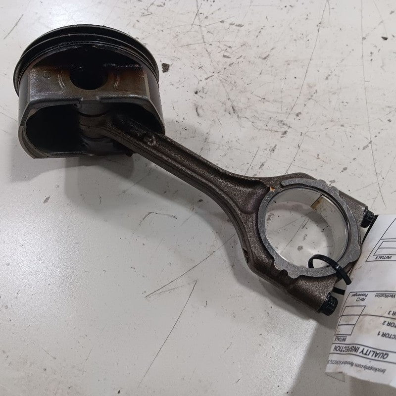 Outlander Sport 2.0 Single Piston With Connecting Rod 2022 OEM