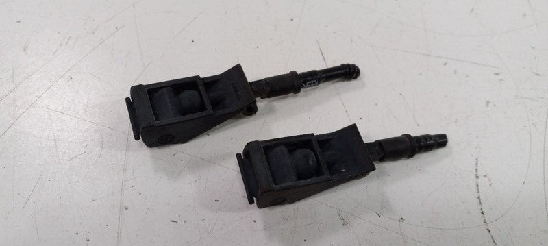 Volkswagen Jetta Windshield Wiper Washer Fluid Hood Sprayer Nozzles 20