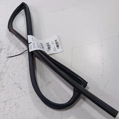 Subaru Forester Door Glass Window Seal Rubber Right Passenger Rear Bac