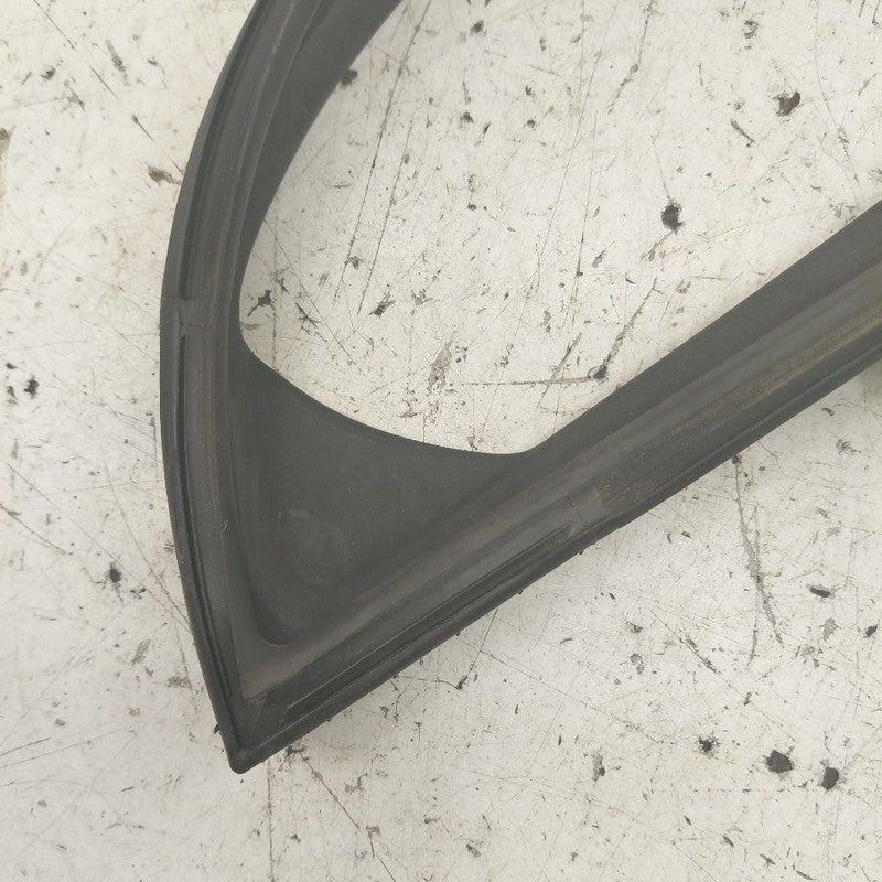 Subaru XV Crosstrek Door Glass Window Seal Rubber Right Passenger Fron