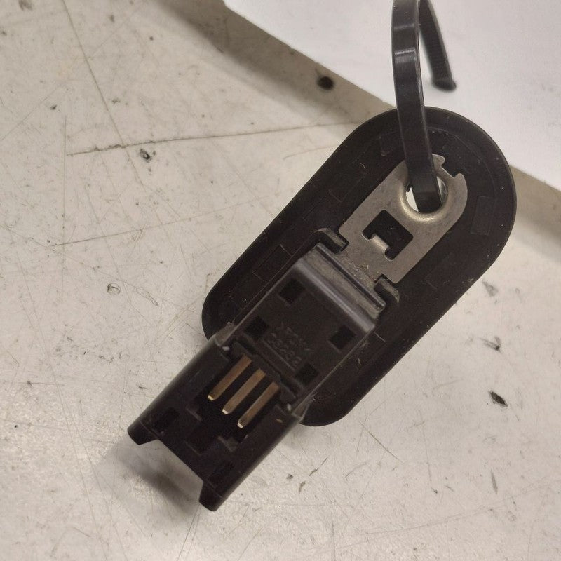 Mitsubishi Outlander   Door Ajar Switch Door Open Dome Light Switch  2