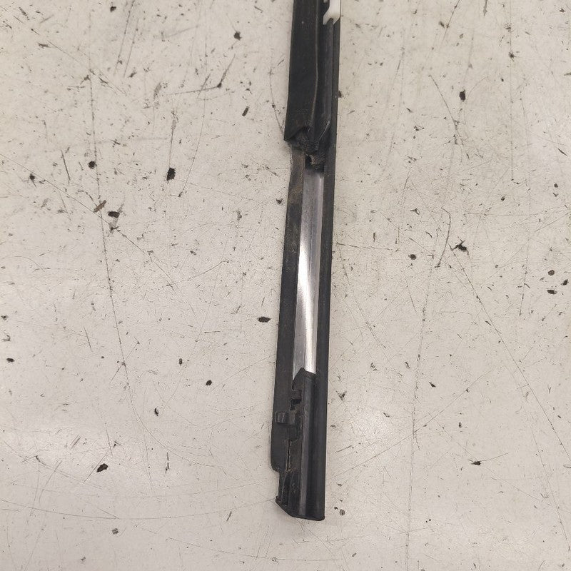 Kia Sorento Door Glass Window Weather Strip Trim Front Right Passenger