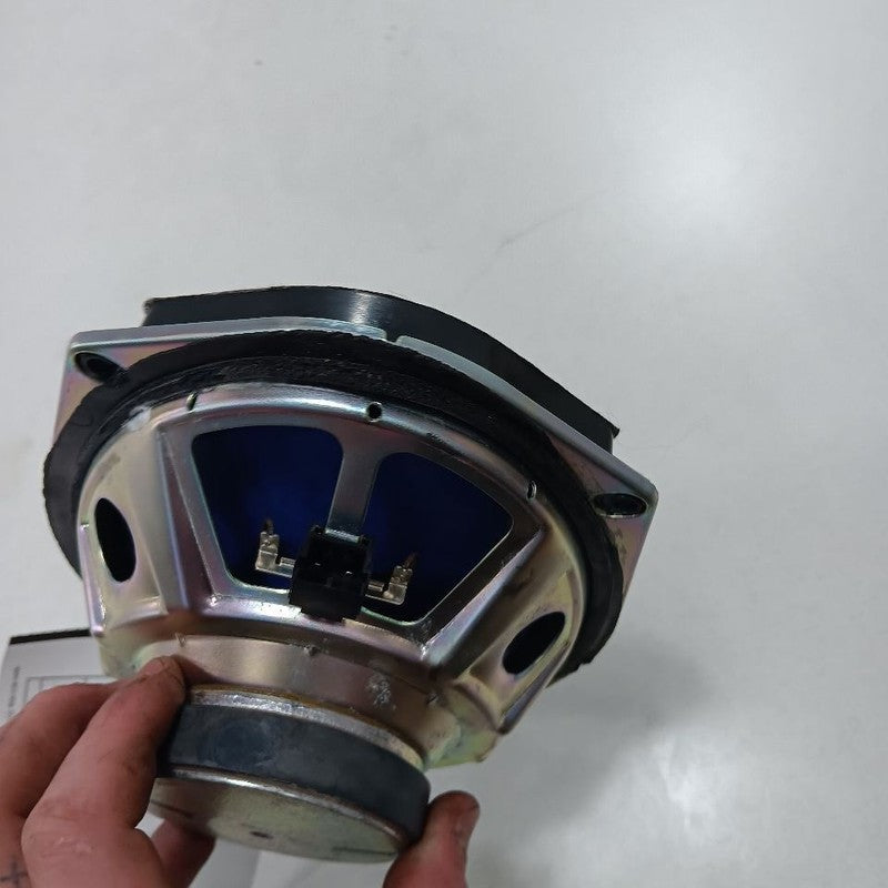 Jeep Cherokee Speaker Right Passenger Front  2015 2016 2017 OEM