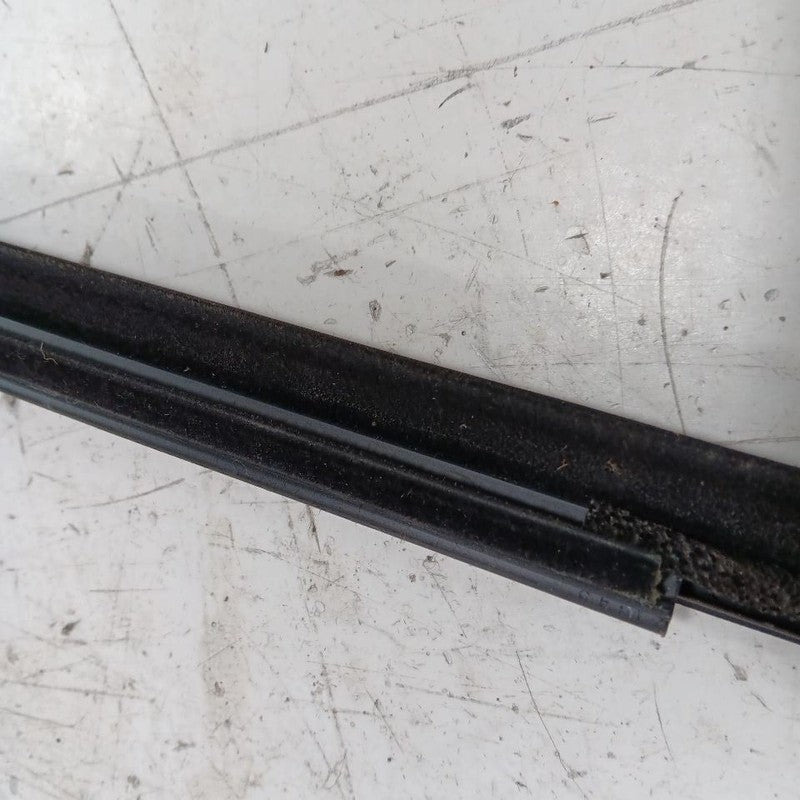 Nissan Kicks Door Glass Window Weather Strip Trim Front Right Passenge