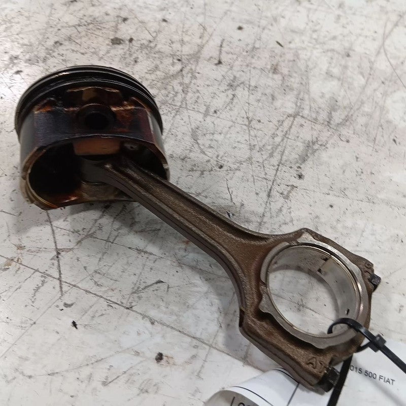 Fiat 500 Single Piston With Connecting Rod  2017 2016 2015 2014 2013 2