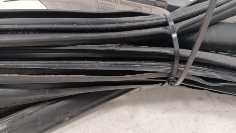 Chevy Traverse Door Glass Window Seal Rubber Right Passenger Rear Back  2010 201