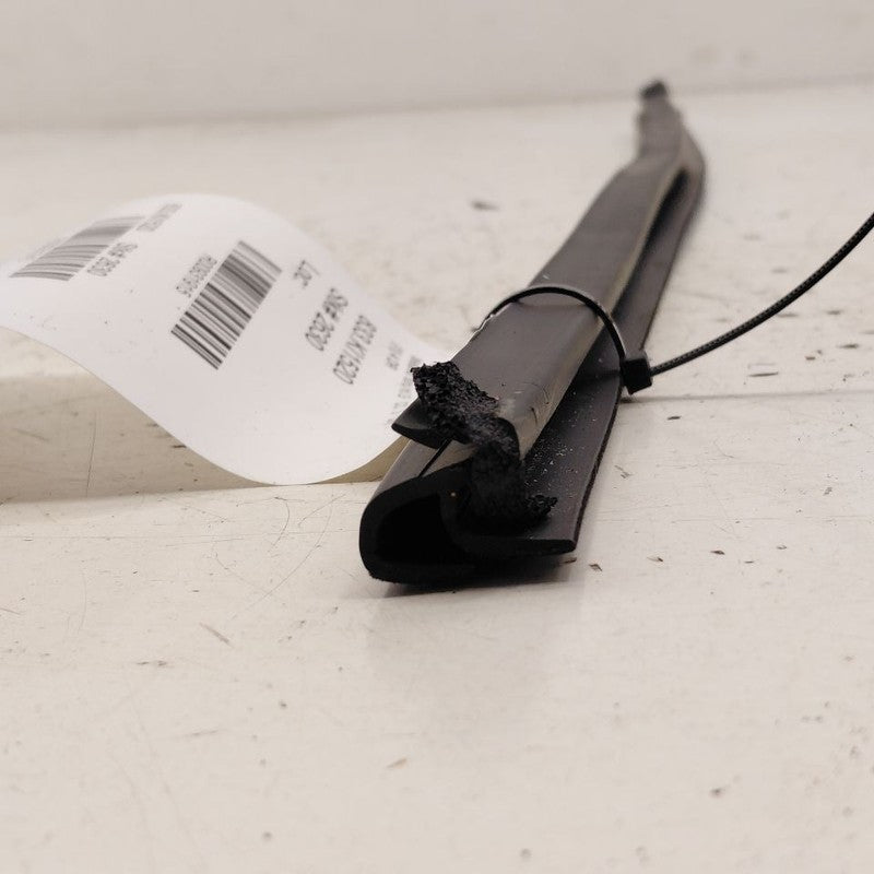 Kia Sportage Left Front Weather Strip Interior  2020 2021 2022