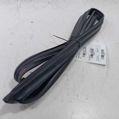 Kia Optima Door Glass Window Seal Rubber Left Driver Front  2020 2019 2018 2017