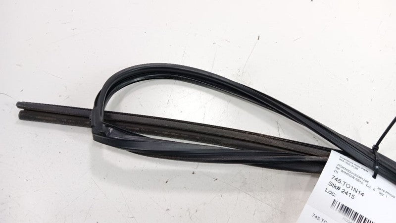 Toyota Prius Door Glass Window Seal Rubber Right Passenger Front 2015 