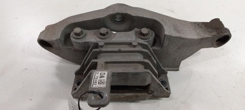 Cadillac SRX Engine Motor Mount Right Passenger 2011 2012 2013 2014 OE