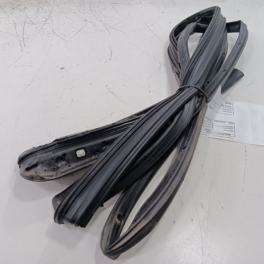 Kia Sportage On Door Seal Rubber Left Driver Rear Back  2022 2021 2020 2019 2018