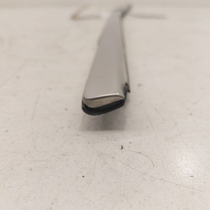 Jeep Cherokee Door Glass Window Weather Strip Trim Front Right Passeng