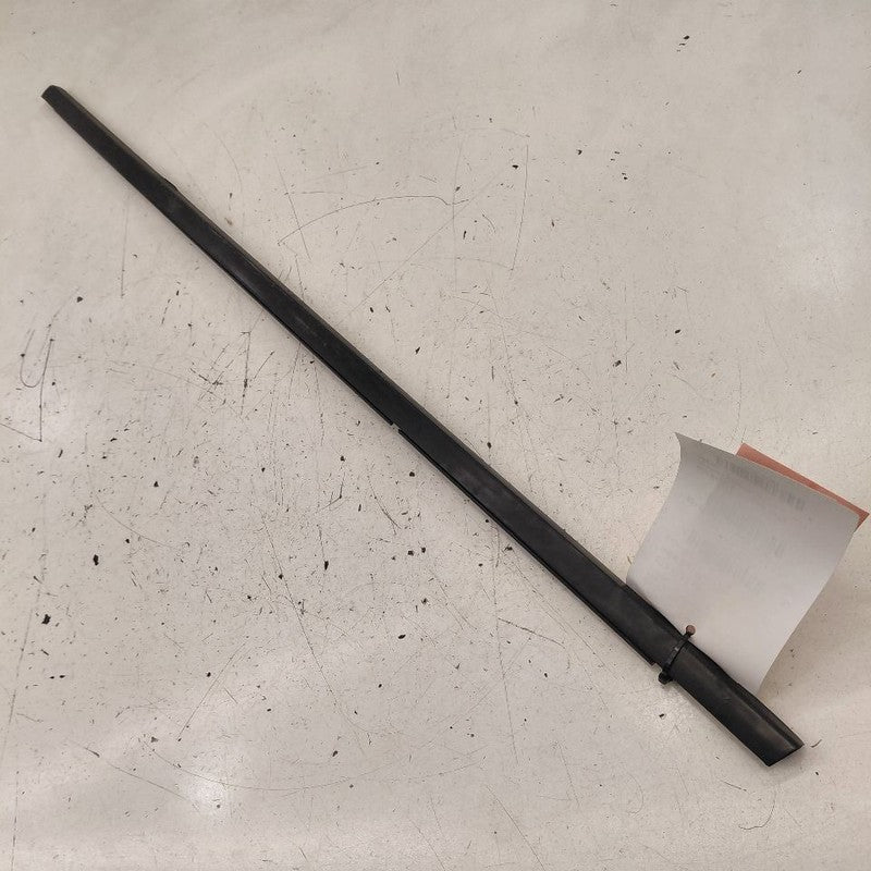 2018 Fiat 500 X Model Door Glass Window Weather Strip Trim Front Left 