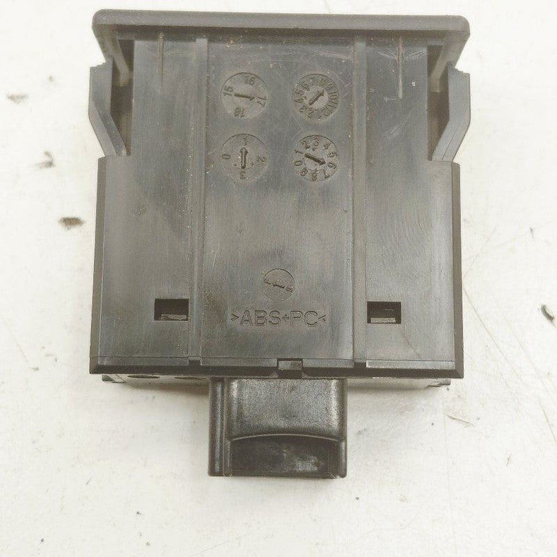 Chrysler 300 USB Plug In Hub Port  2017 2018 2019