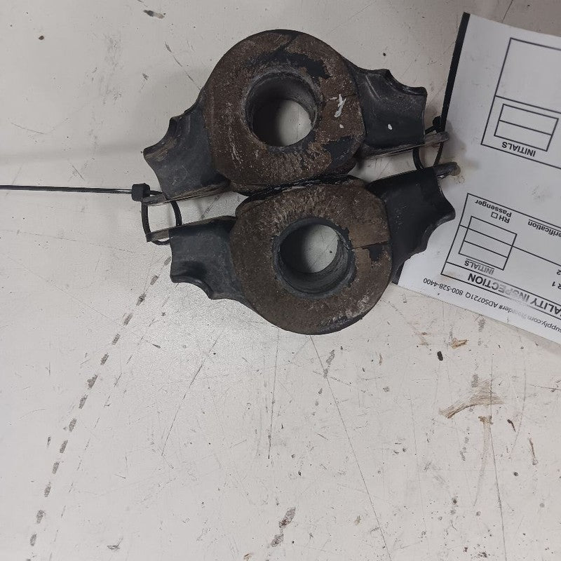 INFINITI QX50 Sway Bar Bushing Mounting Bracket  2017 2016 2015 2014 O