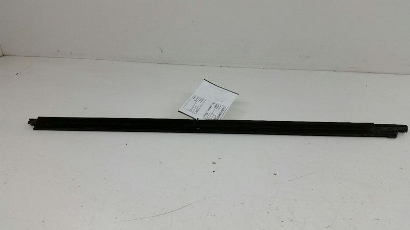  2007 Chevy Malibu Door Glass Window Weather Strip Trim Front Right Passenger