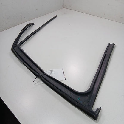 Jeep Renegade Door Glass Window Seal Rubber Left Driver Front  2017 20