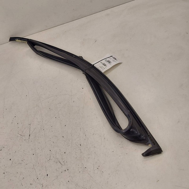 Jeep Cherokee Door Glass Window Seal Rubber Right Passenger Front 2019