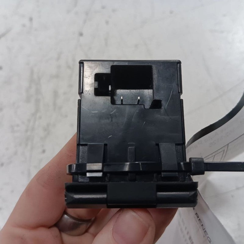 Jeep Renegade 115V 150W Charger Outlet 2015 2016 2017 2018