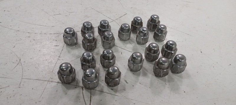 2017 Kia Sorento Lug Nut Set