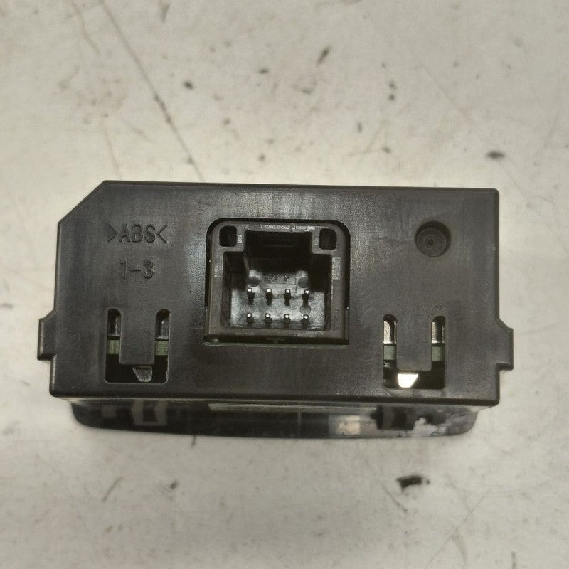 Subaru XV Crosstrek USB Plug In Hub Port  2025 2024
