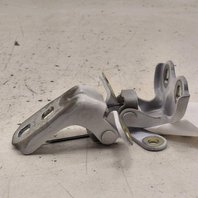 Chevy Trax Door Hinge Set Right Front Passenger  2022 2021