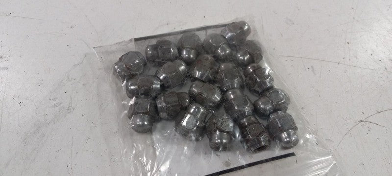 Hyundai Elantra Lug Nut Set 2013 2014 2015 2016 2017 OEM
