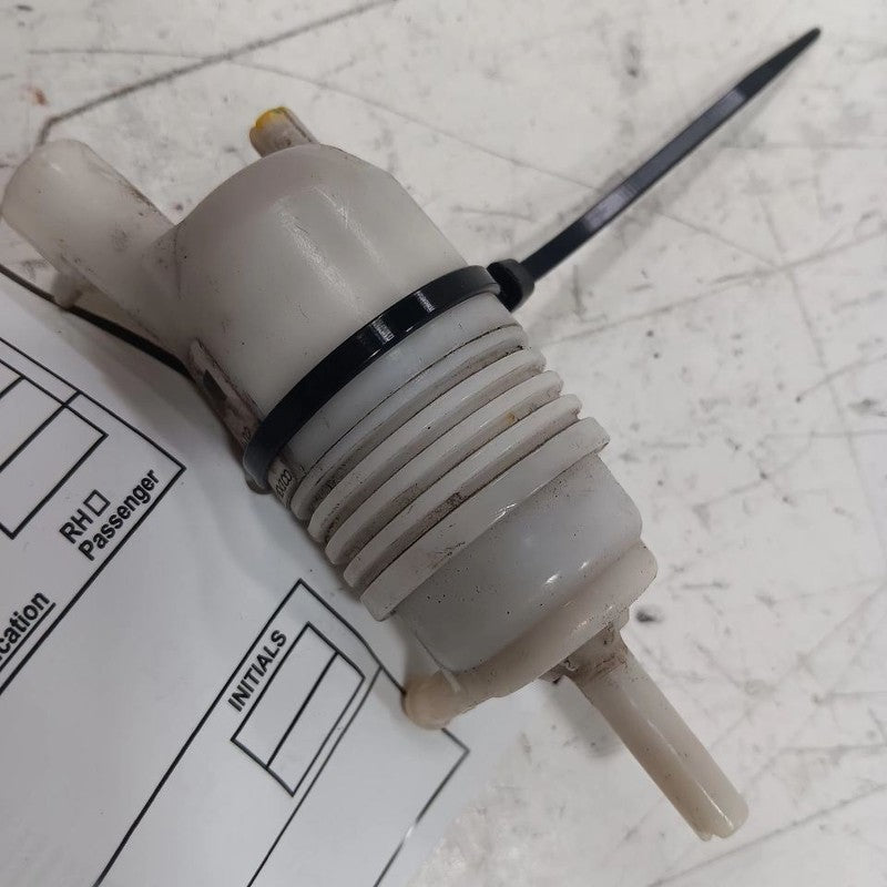 Chevy Traverse Windshield Washer Wash Fluid Reservoir Motor Pump Electric  2010 