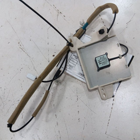 Toyota Prius C Navigation GPS Antenna Module {8686052201} 2017 2016 2015 2014 