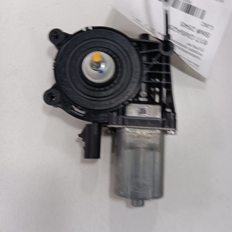 2025 GMC Acadia Passenger Right Front Power Window Motor OEM