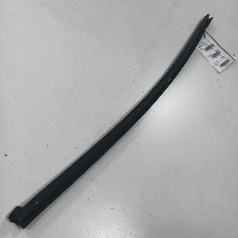 Kia Sorento Left Front Weather Strip Interior  2018 2017 2016 OEM
