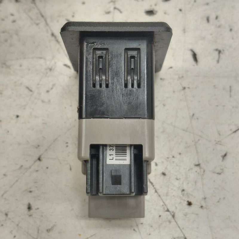 Nissan Versa Note USB Plug In Hub Port  2019 2018 2017