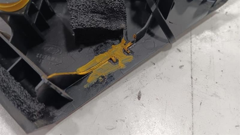 Hyundai Veloster Mirror Mount Cover Door Trim Right Passenger  2012 20