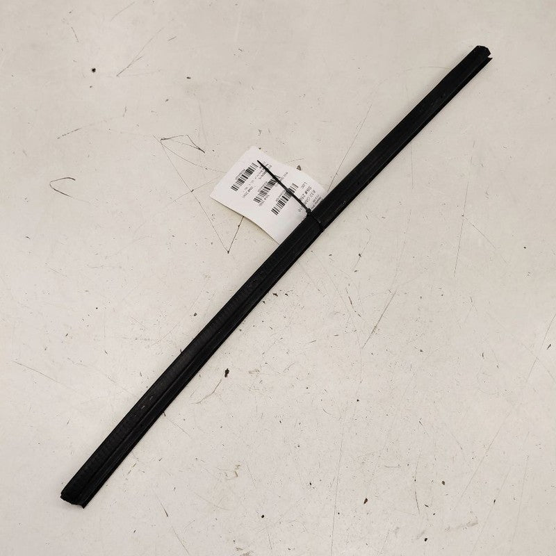Cadillac XTS Left Front Weather Strip Interior      2016 2017 2018