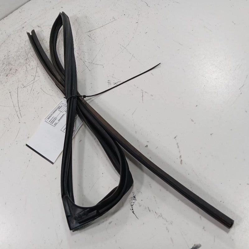 Subaru Outback Legacy Door Glass Window Seal Rubber Right Passenger Re