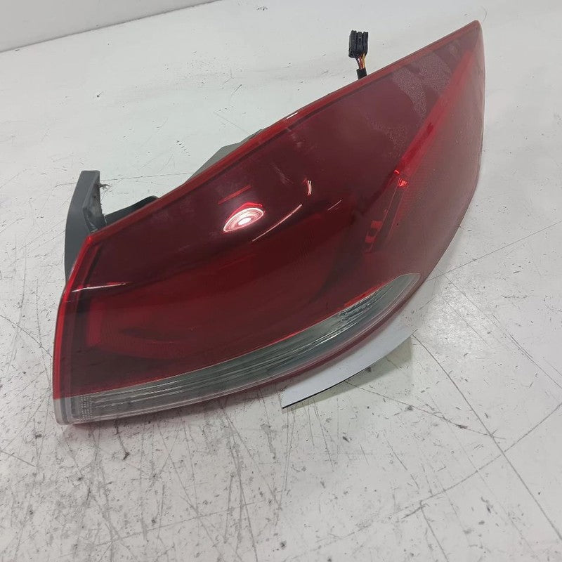 Passenger Right Tail Light Brake Lamp Sedan Fits 17-18 Hyundai Elantra