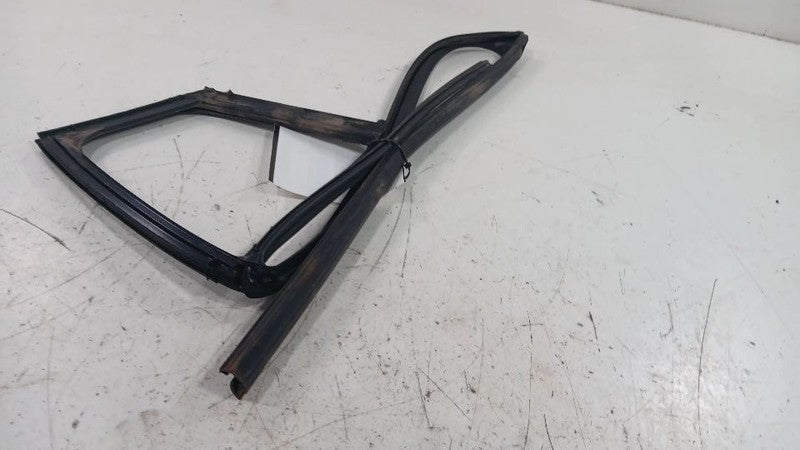 Kia Forte Door Glass Window Seal Rubber Right Passenger Rear Back  2014 2015 201