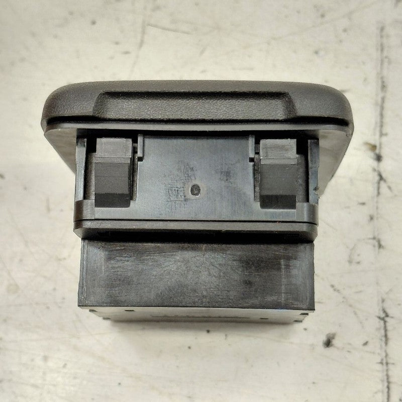 Cadillac CT6 120V Power Plug In Outlet {22904183} 2018 2017 2016