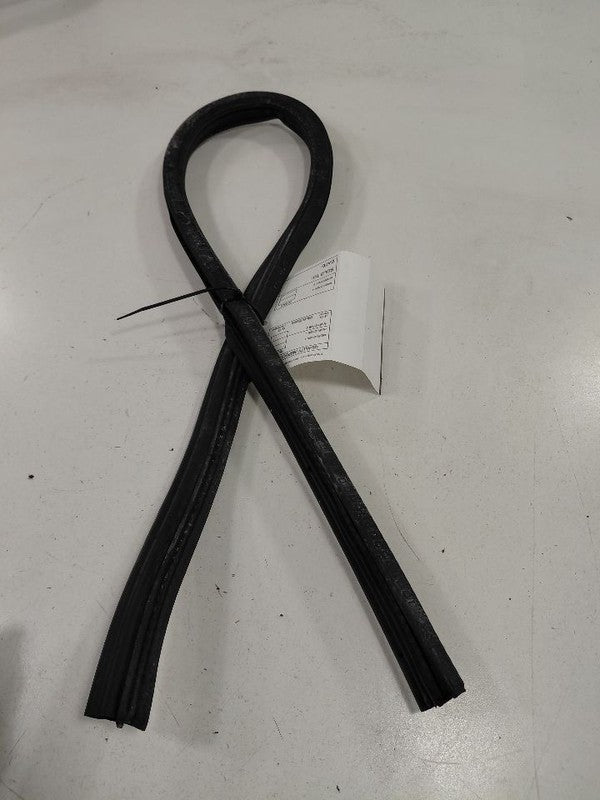 Fiat 500 Cowl Vent Panel Hood Rubber Seal  2016 2017 2018 OEM
