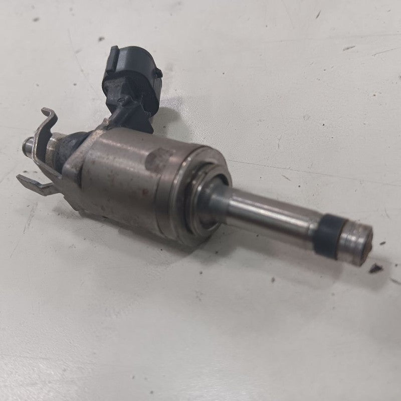 CP9Z9F593B Fuel Injection Injector Gasoline 2.0L Without Turbo Fits 12-18 Ford Focus