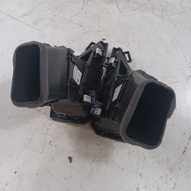 Outback Legacy Dash Air Vent Center Middle  2025 2024 2023 2022 2021 2