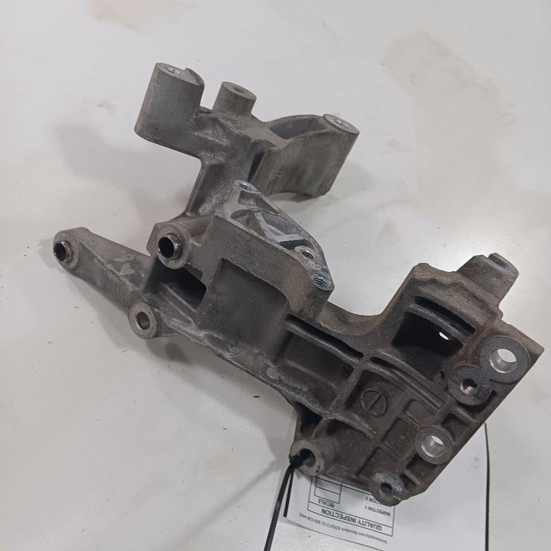 Kia Sorento Accessory Mount Bracket  2.4 2018 2017 2016