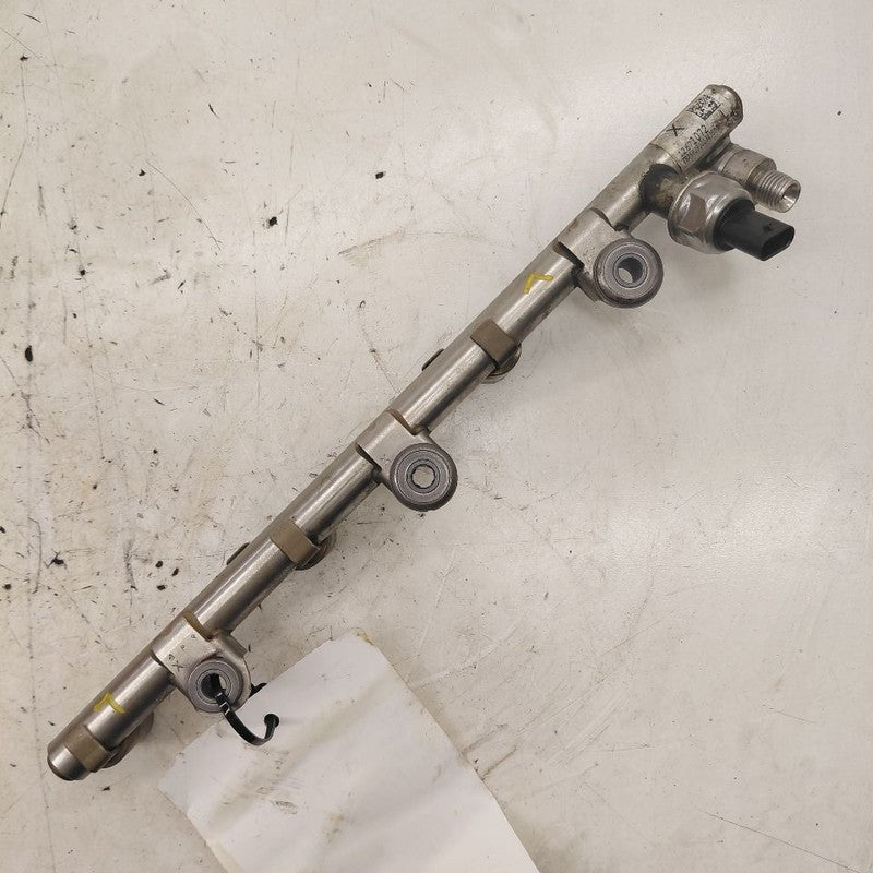 Cadillac CT6 Driver Front Fuel Rail Injection Injector Mount Bar  2018