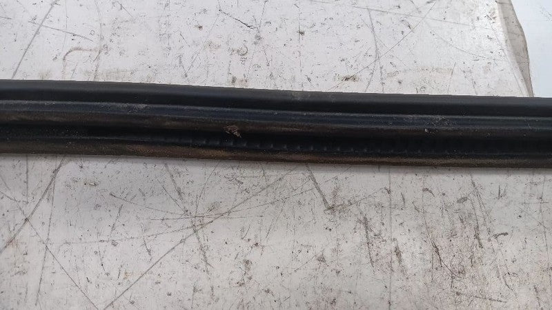 Buick Encore Right Front Weather Strip Interior  2013 2014 2015 2016 O