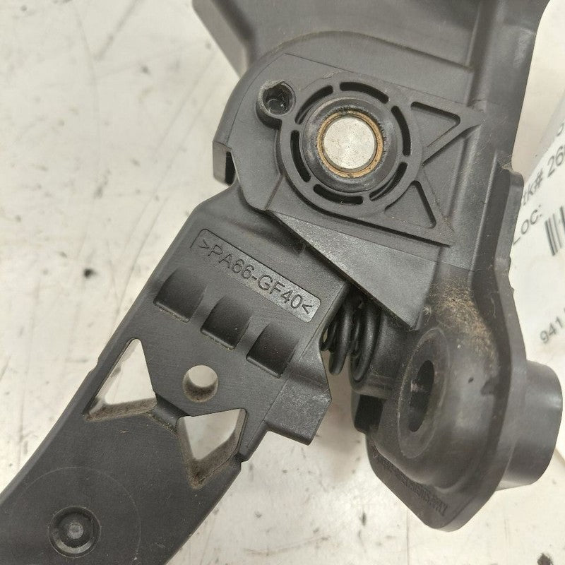 Mitsubishi Outlander   Gas Pedal  2018 2017 2016