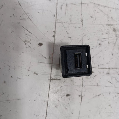 Nissan LEAF USB Plug In Hub Port  2013 2014 2015 2016 2017