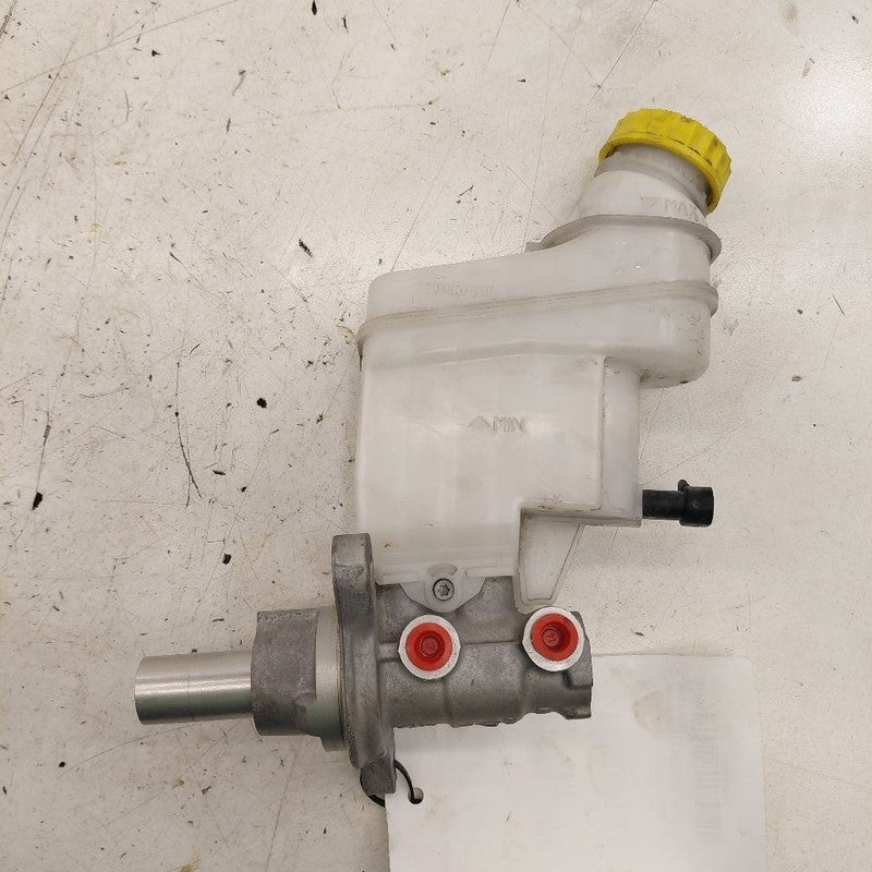 Brake Master Cylinder Fits 15-18 Jeep Renegade