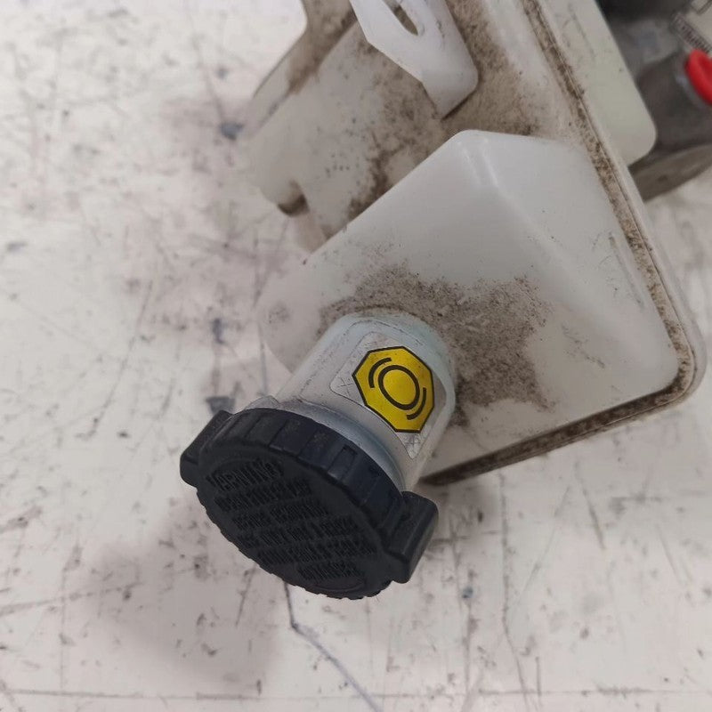 Nissan LEAF Brake Master Cylinder  2013 2014 2015 2016 2017