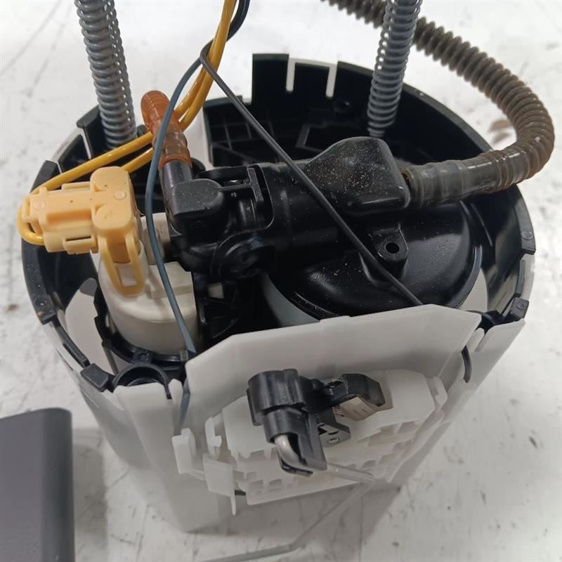 Gas Fuel Pump Assembly Fits 18-20 Chevy Malibu OEM